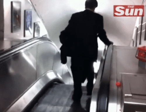 El borracho que descubrió una manera ingeniosa de bajar las escaleras del metro